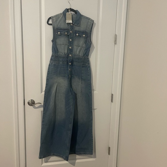 NWT Sleeveless Wide-Leg Denim Jumpsuit - Snow Washed Blue - Picture 4 of 8